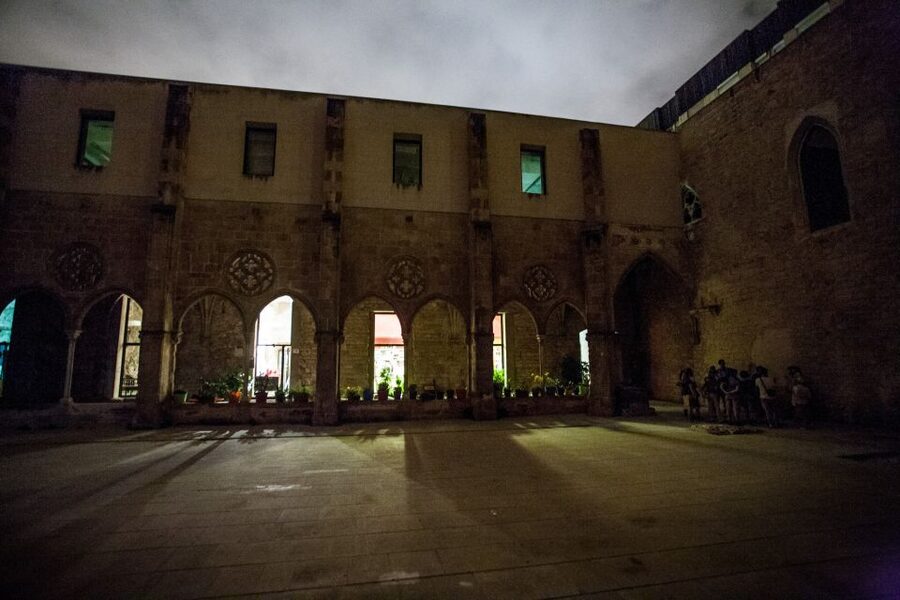 Barcelona: Dark History Night Walking Tour - Starting under the Arc de Triomf