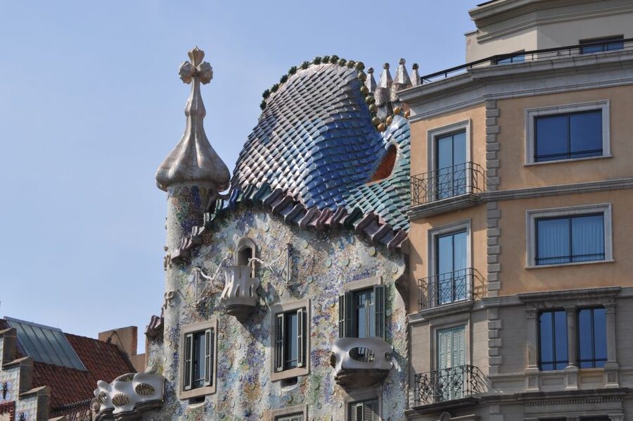Barcelona: Discover Gaudi Architectural Guided Tour - Meeting at Passeig de Gràcia and Gran Via