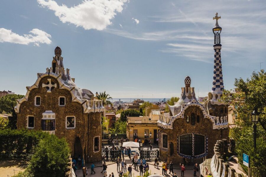 Barcelona: Discover Gaudí, Sagrada Familia, and Park Güell - Morning or afternoon: the choice changes the first half