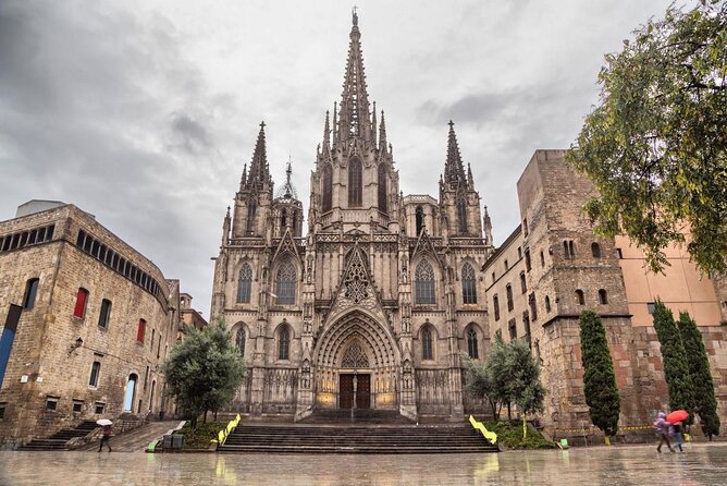 Barcelona E-Bike Small Group Tour with Tapas & Wine Tasting - Why this Barcelona ride works so well