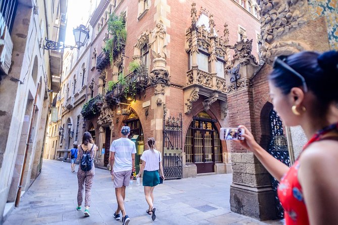 Barcelona E-Bike Small Group Tour with Tapas & Wine Tasting - Tapas, cava, and wine at the end
