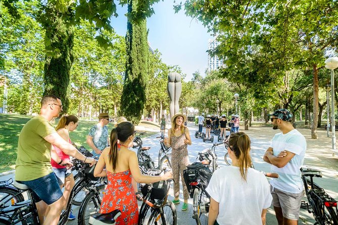 Barcelona E-Bike Small Group Tour with Tapas & Wine Tasting - The guides and the small-group feel