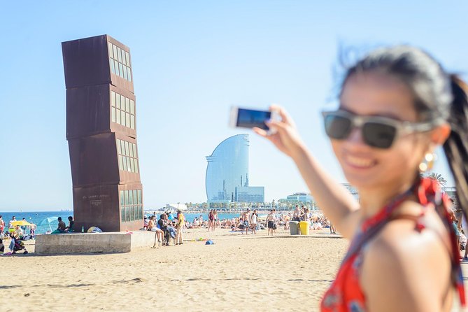Barcelona e-Bike Tour: Gaudí & Old Town Small Group - Poblenou for a more local rhythm