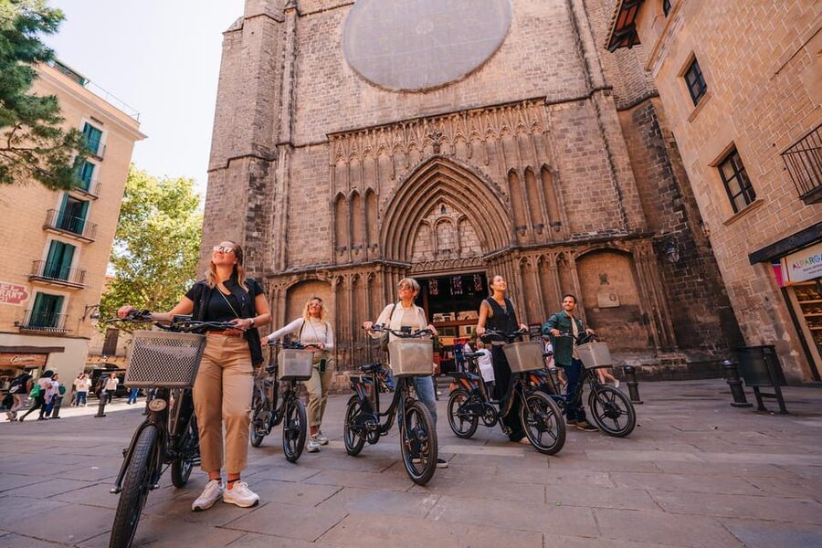 Barcelona: E-Bike Tour with Montjuic Cable Car & Boat Ride - A boat ride along Barcelona’s coast