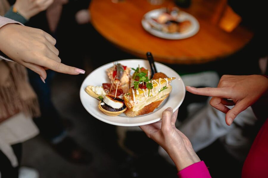 Barcelona: El Born Food Walking Tour with Tapas and Drinks - Who should book this tour