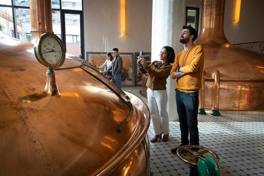 Barcelona: Estrella Damm Old Brewery Tour with Tasting - Group size, languages, and access