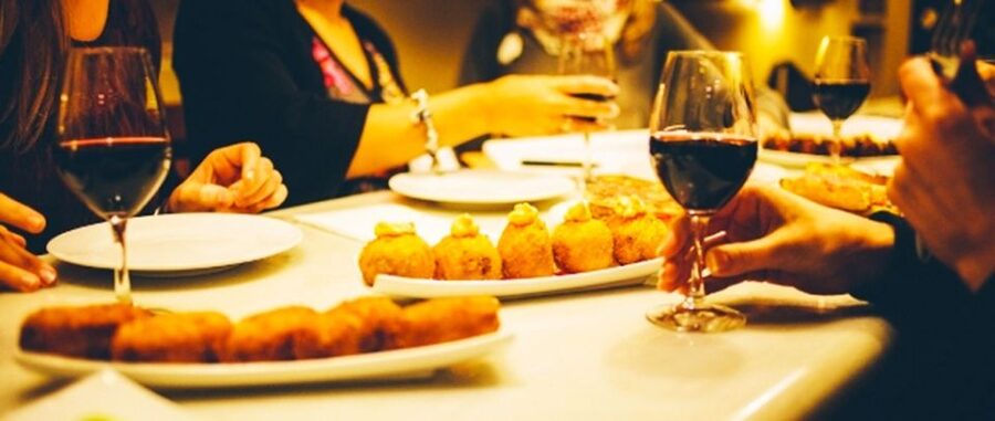 Barcelona: Evening Walking Tour in the Gaudi Area with Tapas - Four tapas stops across Barcelona’s L’Eixample