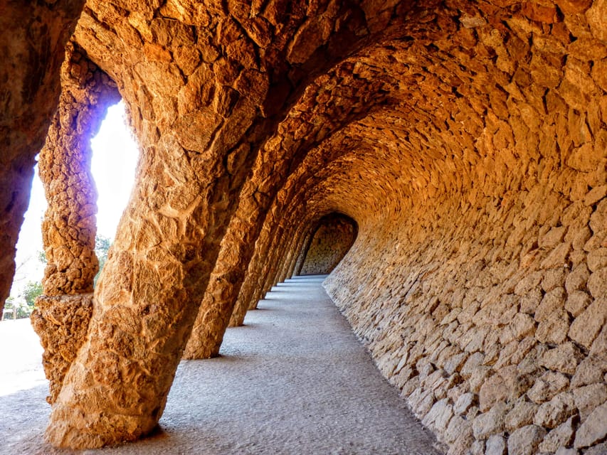 Barcelona: Exclusive Park Güell Private Guided Tour - El Drac and the broken-tile technique