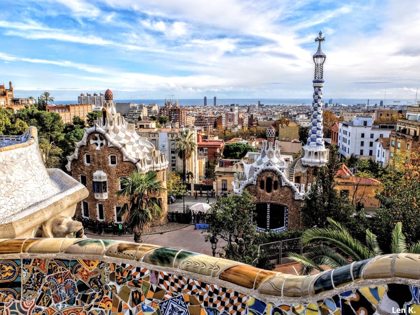 Barcelona: Exclusive Park Güell Private Guided Tour - The terrace, benches, and Barcelona views