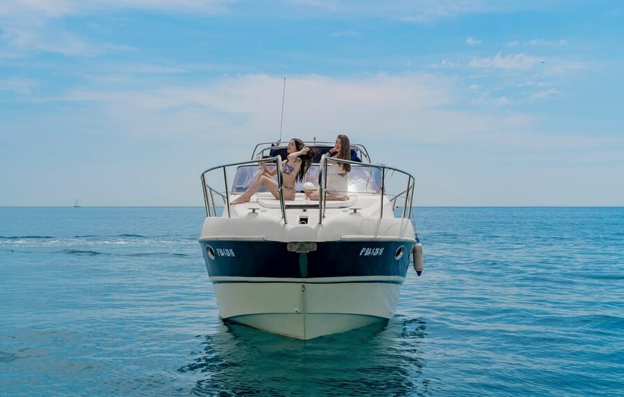 Barcelona: Exclusive Yatch tour with Drinks and Snacks - Final verdict: check the details, then consider booking