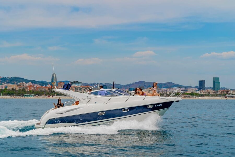 Barcelona: Exclusive Yatch tour with Drinks and Snacks - The private-group advantage