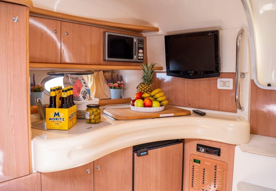 Barcelona: Exclusive Yatch tour with Drinks and Snacks - Extra charges and the meeting-point warning