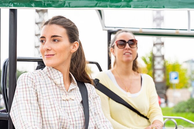 Barcelona Expert Tour with Local Guide in Eco Tuk Tuk Private - Plazas, exhibitions, and the historic center