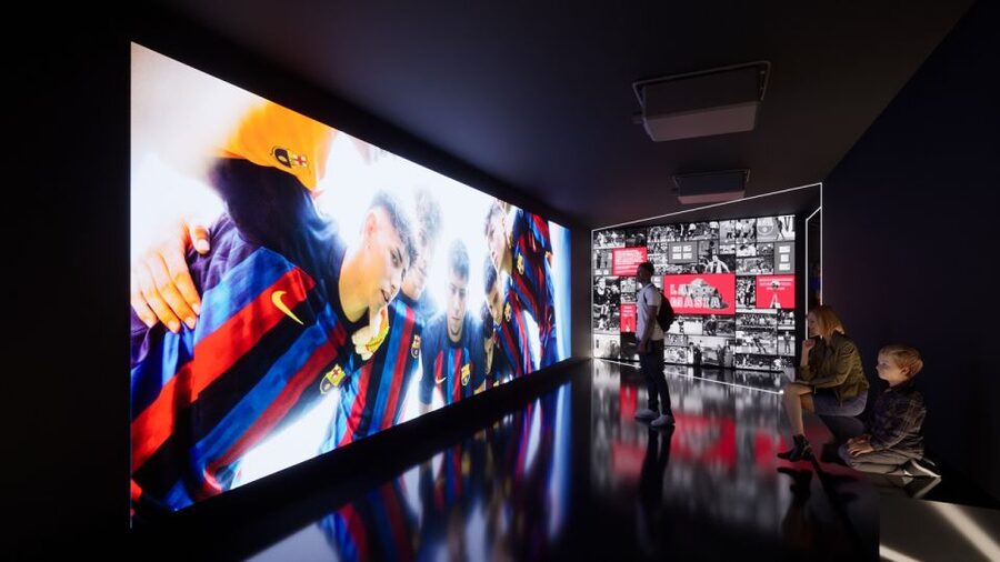 Barcelona: FC Barcelona Museum Private Tour - Meeting your guide and getting there from central Barcelona