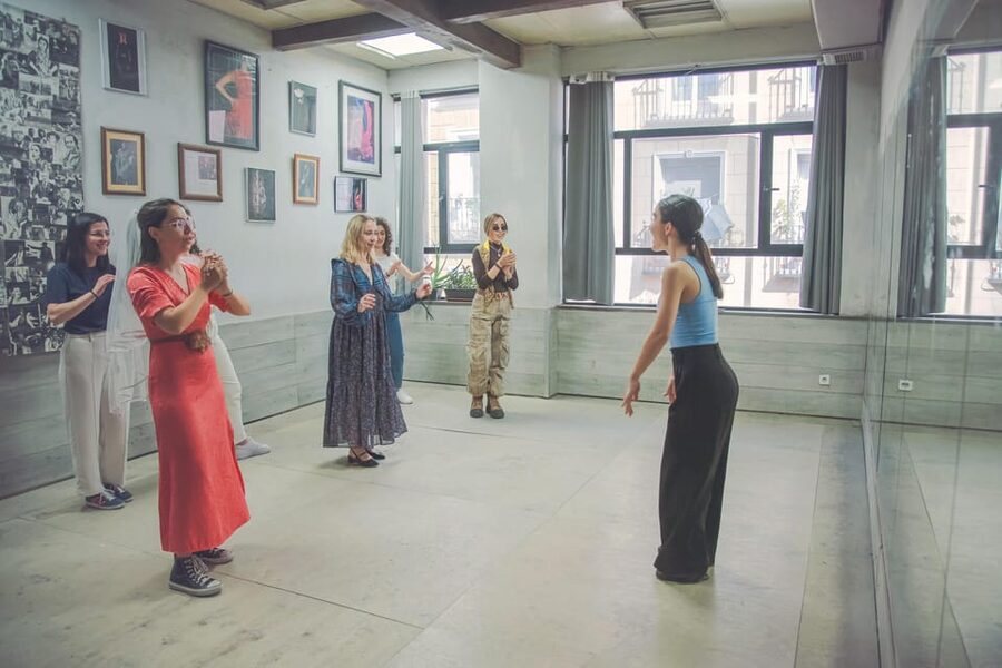 Barcelona: Flamenco Class Experience - The first steps: posture, arms, and rhythm