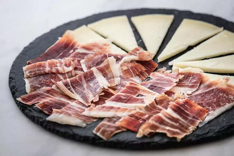 Barcelona: Flamenco, Tapas &Sangria - Couples, solo visitors, and first-time flamenco audiences