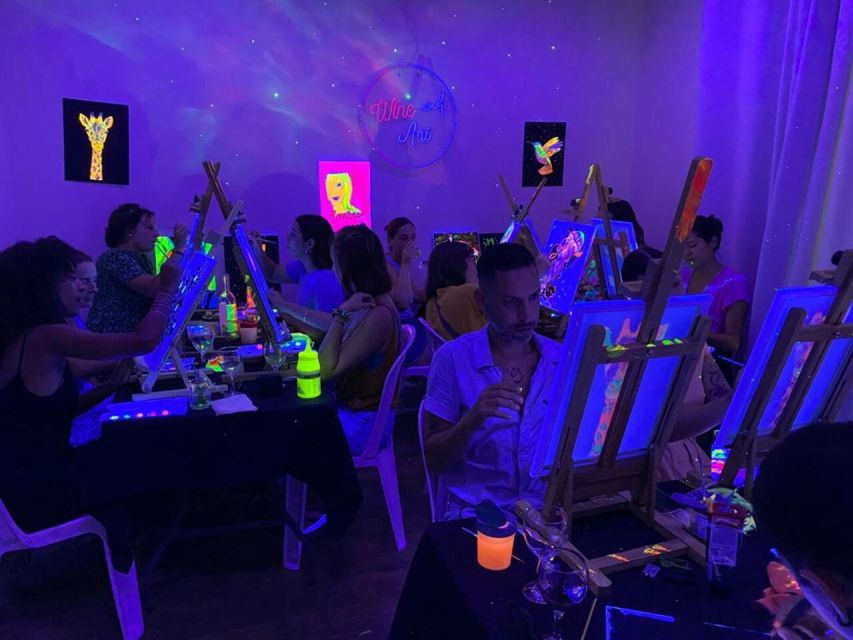 Barcelona: Fluorescent Paint and Wine Workshop - What the Barcelona paint and wine workshop is really like