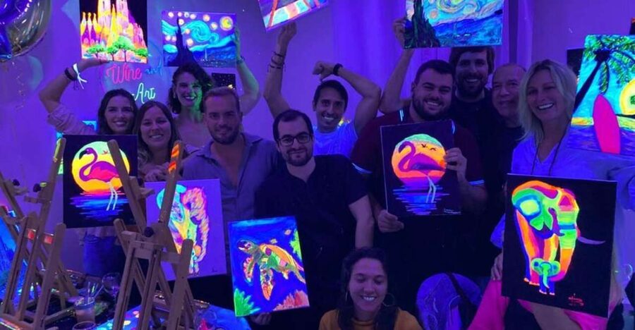 Barcelona: Fluorescent Paint and Wine Workshop - Meeting the instructor and getting started