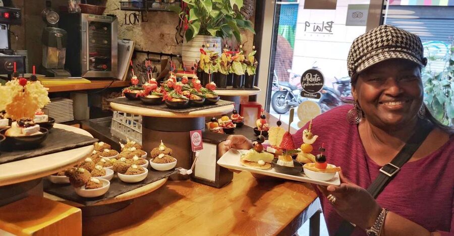 Barcelona: Food & Drink Tasting Tour in Traditional Taverns - What the private format is worth