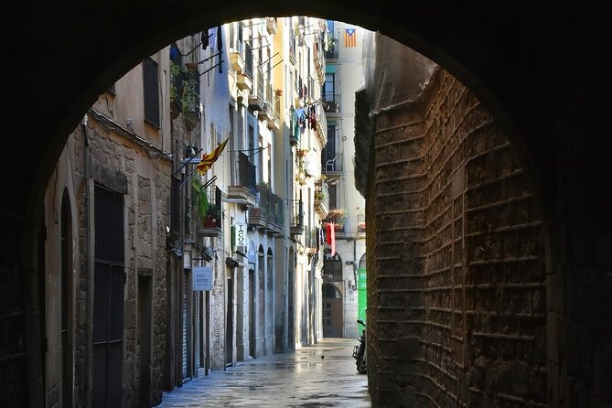 Barcelona Food Tour: Tapas, Paella, Sangria & 8+ Local Tastings - Santa Caterina Market and the daily food shop