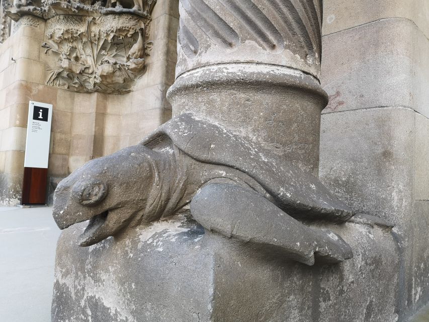 Barcelona: Foodie Walking Tour with Sagrada Familia Tickets - Blai 9 and La Esquinita de Blai