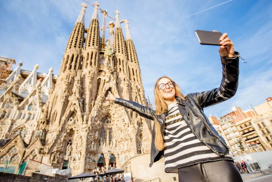 Barcelona: Foodie Walking Tour with Sagrada Familia Tickets - O’Toxo 3 Germans and the value of a local guide
