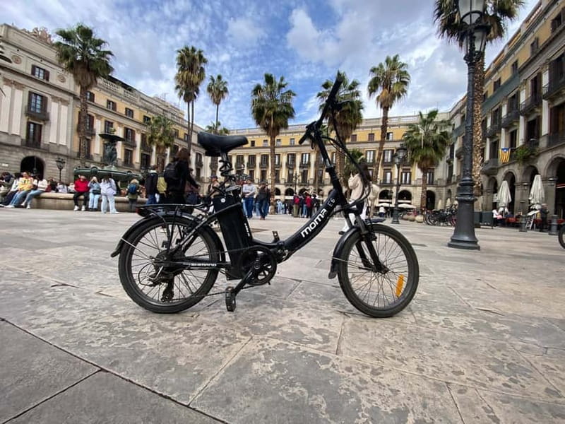 Barcelona: Full-Day Bike/E-Bike Rental with Helmet and Lock - Choosing between a standard bike and an e-bike