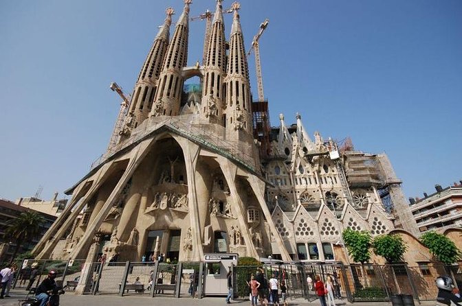Barcelona Full-Day Sightseeing Private Tour - Entering La Sagrada Família
