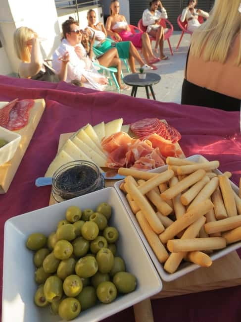 Barcelona: Fun & Unpretentious Rooftop Wine Tasting - Who should book this rooftop tasting?