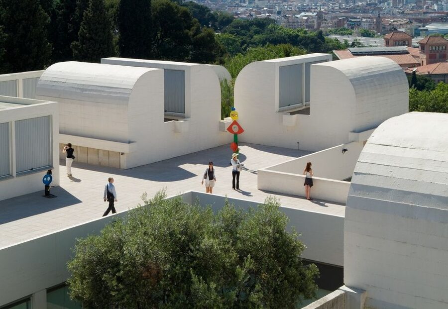Barcelona: Fundació Joan Miró Skip-the-Line Entry Ticket - Arriving on Montjuïc and entering the museum
