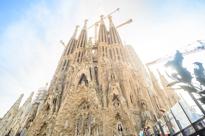 Barcelona Gaudi and Sagrada Familia Tour - A low-cost introduction to Gaudi’s Barcelona