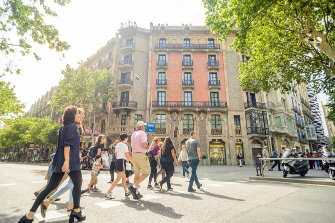 Barcelona Gaudi and Sagrada Familia Tour - Who should choose this Barcelona walk?