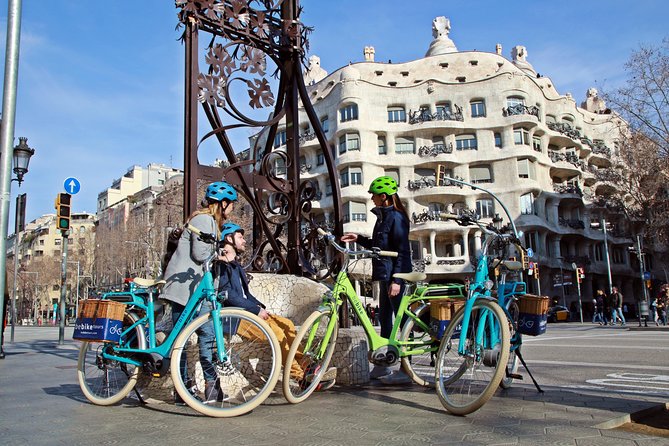 Barcelona Gaudi Guided Small Group E Bike Tour - Five-minute stops in the Gothic Quarter