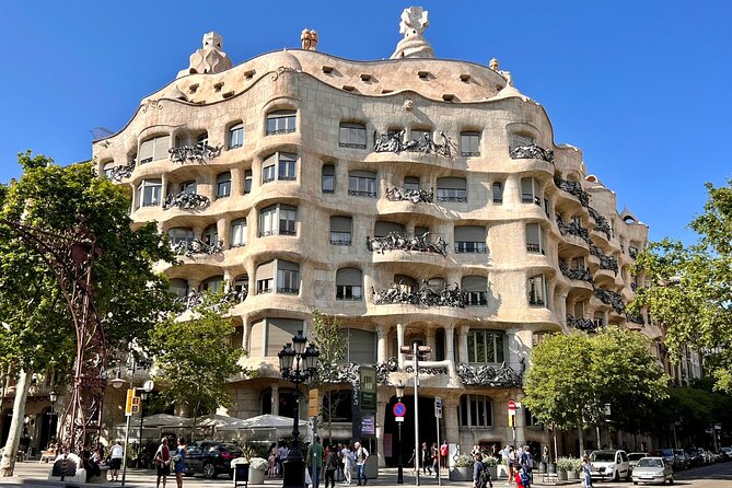 Barcelona Gaudi Houses Tour: Casa Vicens, Pedrera & Casa Batlló - Casa Batlló and the dragon on Passeig de Gràcia