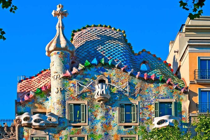 Barcelona Gaudi Houses Tour: Casa Vicens, Pedrera & Casa Batlló - The guide matters more than the script