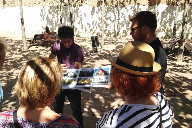 Barcelona & Gaudi. Regular Tour - Why this walk is more than a Gaudí photo tour
