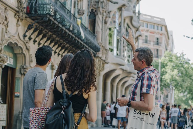 Barcelona & Gaudi. Regular Tour - Courtyards, social ideas, and the city behind the façades