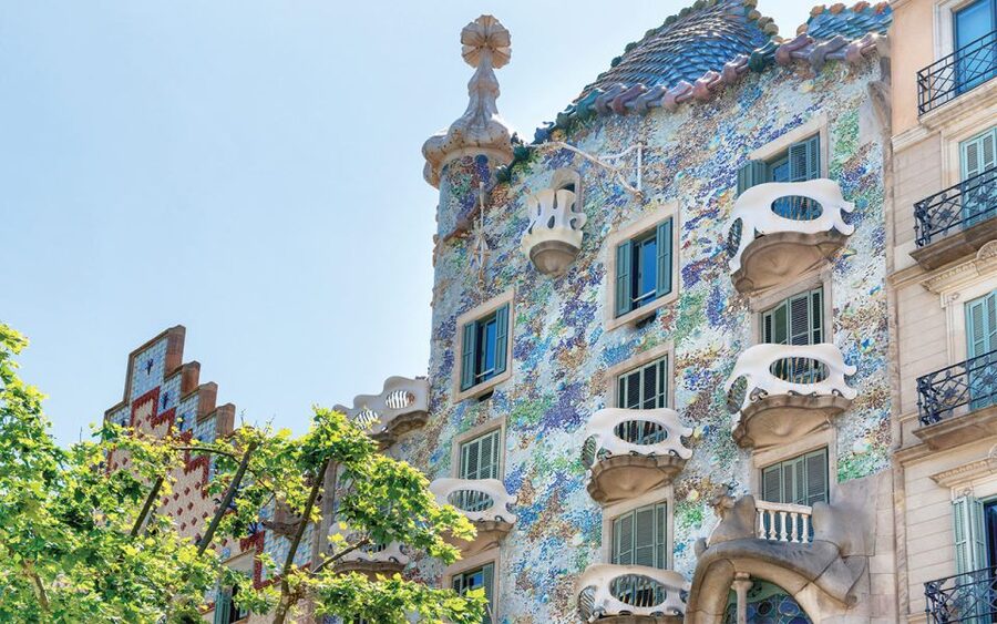 Barcelona: Gaudí Sightseeing Guided Segway Tour - Parc de la Ciutadella offers a calmer riding stretch