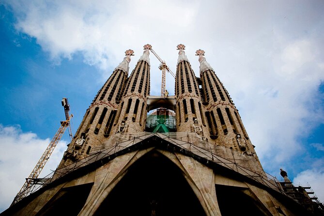 Barcelona: Gaudí, Tapa, Drink & Hidden Architectural Gems - Tapas, timing, and the longest walk
