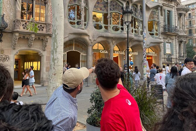 Barcelona: Gaudí, Tapa, Drink & Hidden Architectural Gems - La Mansana de la Discordia, Barcelona’s famous architectural block
