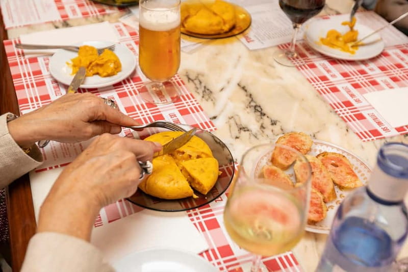 Barcelona: Gaudi Tapas & Wine Tasting Small Group Tour - Why this Barcelona evening works