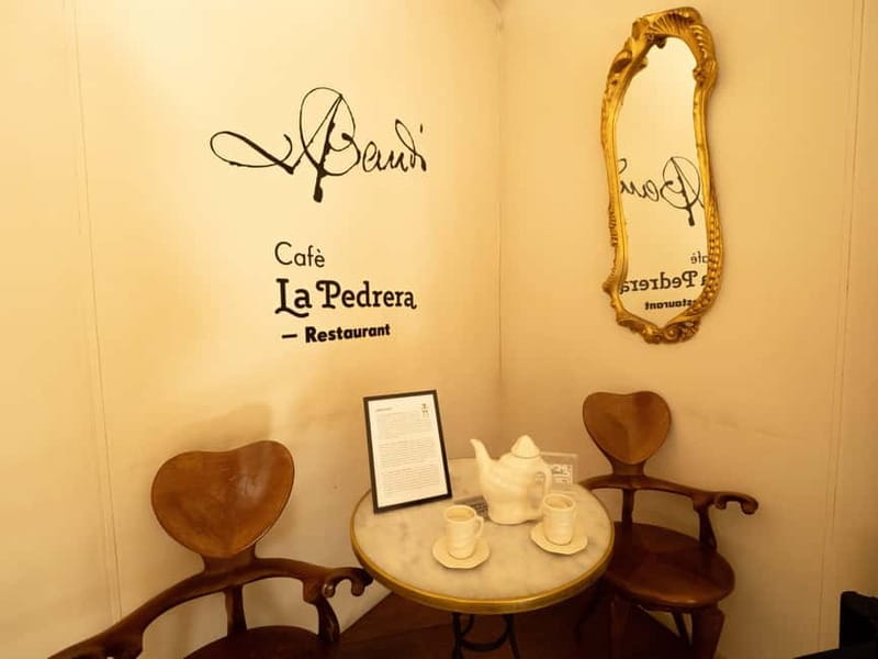 Barcelona: Gaudi Tapas & Wine Tasting Small Group Tour - Passeig de Gracia and the making of Eixample