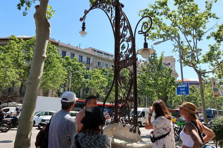 Barcelona: Gaudi Tapas & Wine Tasting Small Group Tour - Meeting beside Casa Batllo