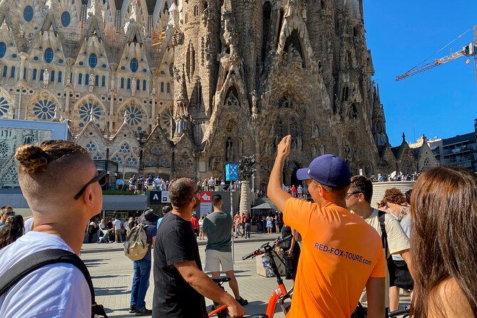 Barcelona: German guided tour by bike or e-bike - Guide quality and group size