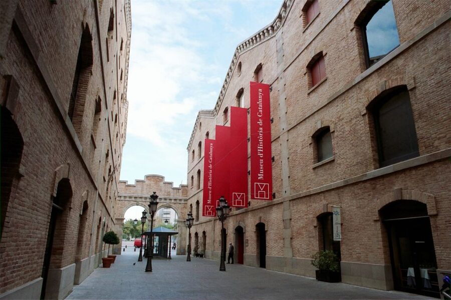 Barcelona: Go City All-Inclusive Pass with 45+ Attractions - Using the bus, boat and cable car as more than transport