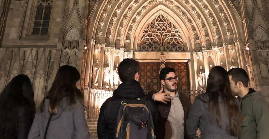 Barcelona: Gothic Quarter By Night Guided Walking Tour - Why Barcelona’s Gothic Quarter works so well at night