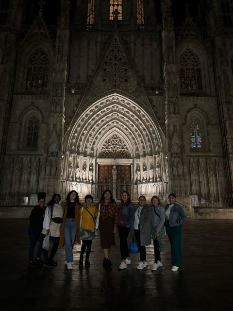 Barcelona: Gothic Quarter By Night Guided Walking Tour - King’s Square and Barcelona’s royal past