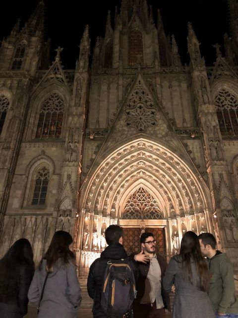 Barcelona: Gothic Quarter By Night Guided Walking Tour - From Plaça Catalunya to ancient Roman remains