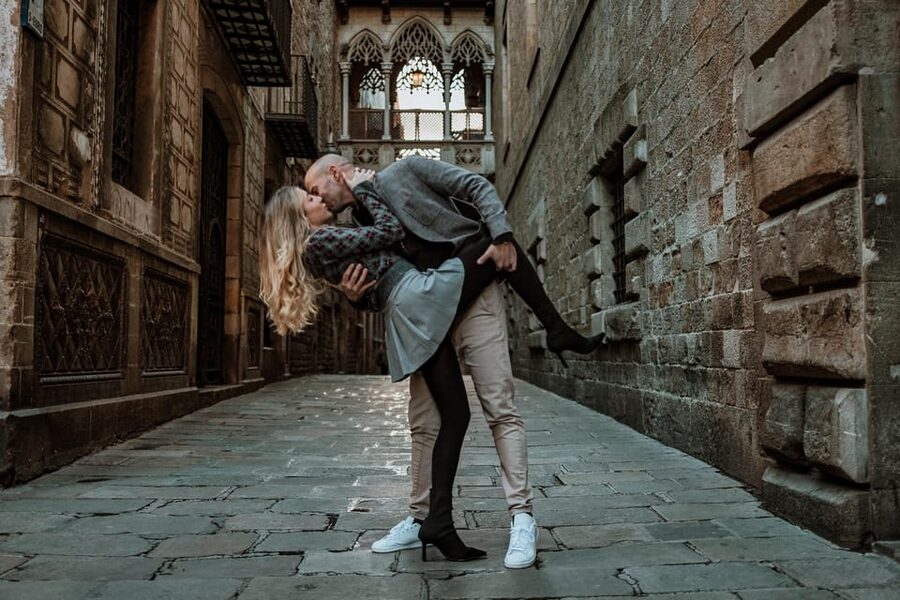 Barcelona: Gothic Quarter Cinematic Photoshoot and Guide - Why this short Barcelona photoshoot works
