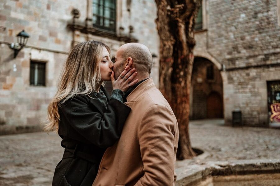 Barcelona: Gothic Quarter Cinematic Photoshoot and Guide - Bishop’s Bridge and Barcelona’s most recognizable angles